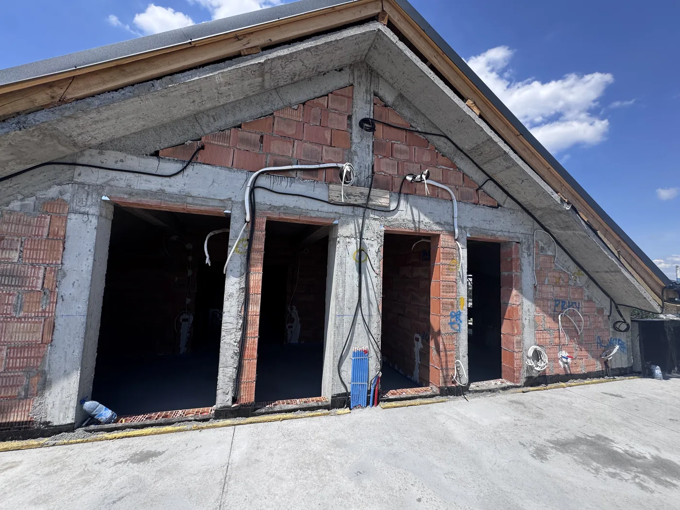 Structură pe cadre din beton armat și zidărie din cărămidă — șantier Mitropolit Residence